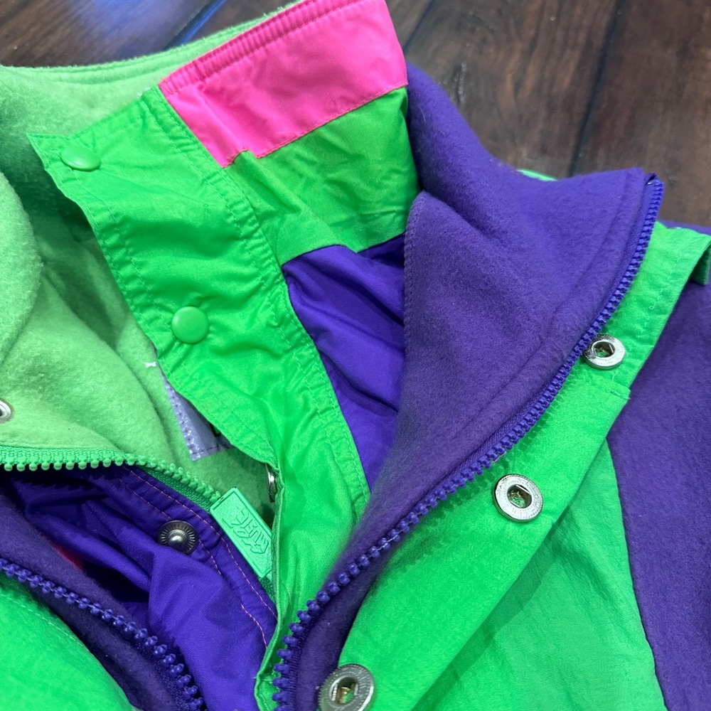 𝙷𝙾𝚃 𝙼𝚄𝚂𝙸𝙲
Retro 90’s 𝑵𝒆𝒐𝒏 Fleece jacket with insert - Picture 5 of 9